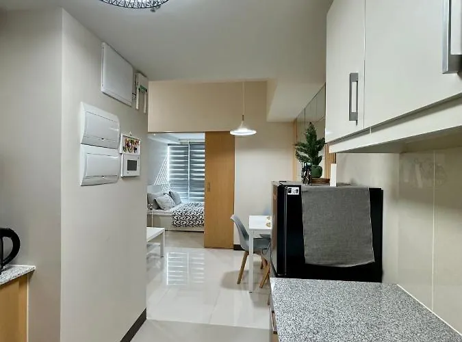 1br Bgc Uptown Modern Netflix 200mb Wifi