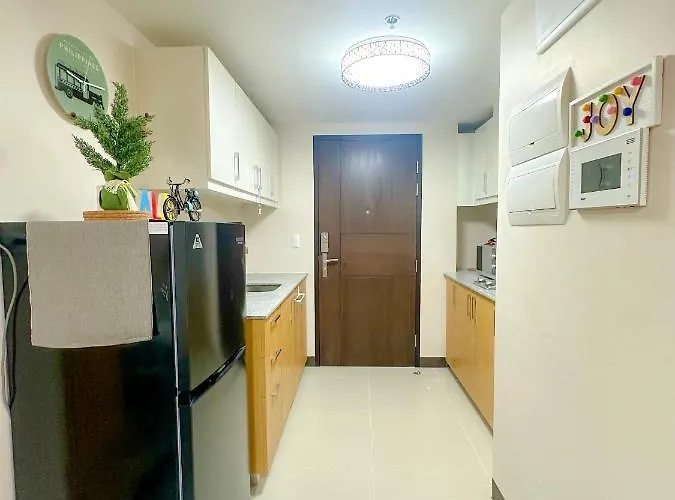 1br Bgc Uptown Modern Netflix 200mb Wifi