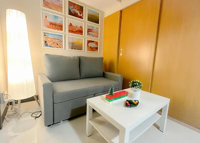 1br Bgc Uptown Modern Netflix 200mb Wifi * Manila