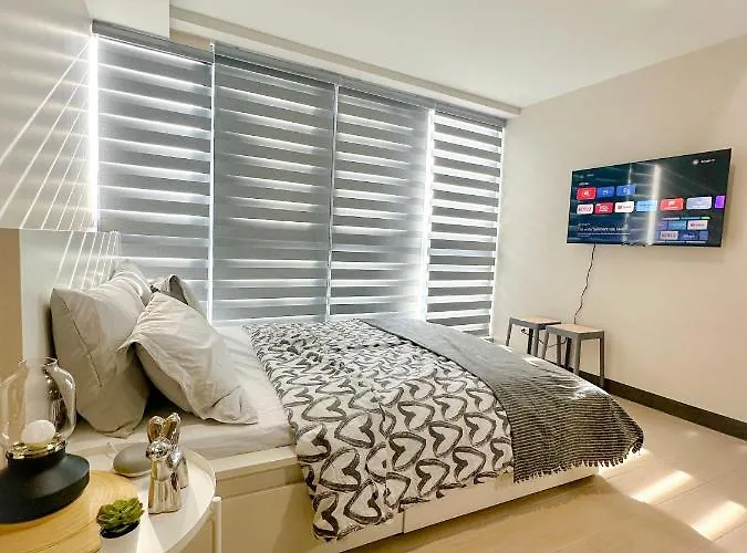 1br Bgc Uptown Modern Netflix 200mb Wifi *