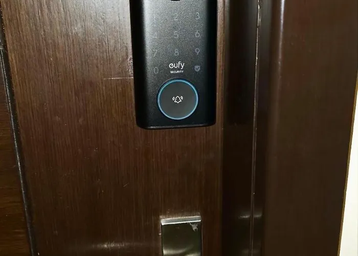 1br Bgc Uptown Modern Netflix 200mb Wifi * Manila